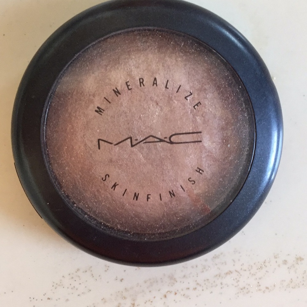Mac mineralized skin finish